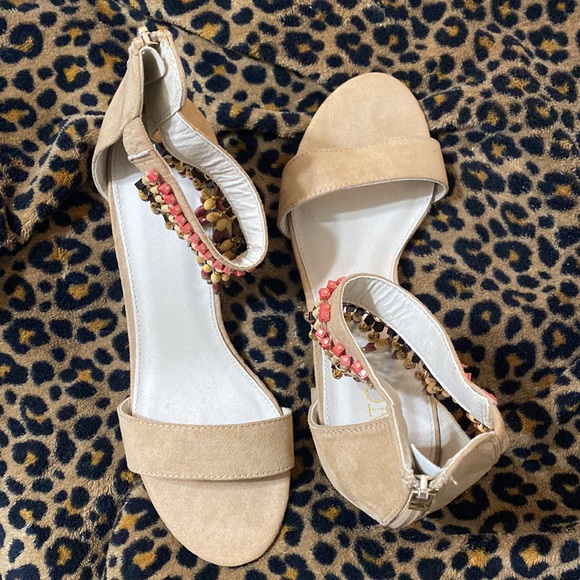 Cato Tan Block Heel with Beaded Ankle Size 8 - Picture 3 of 7